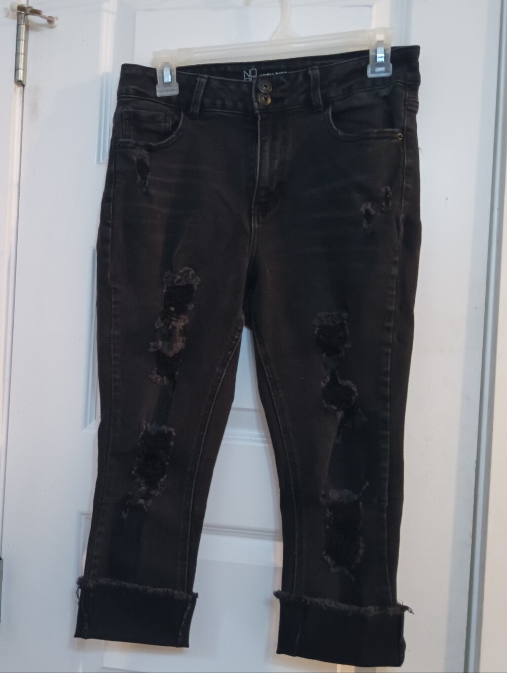 No Boundaries Distressed Black Cropped Jeans